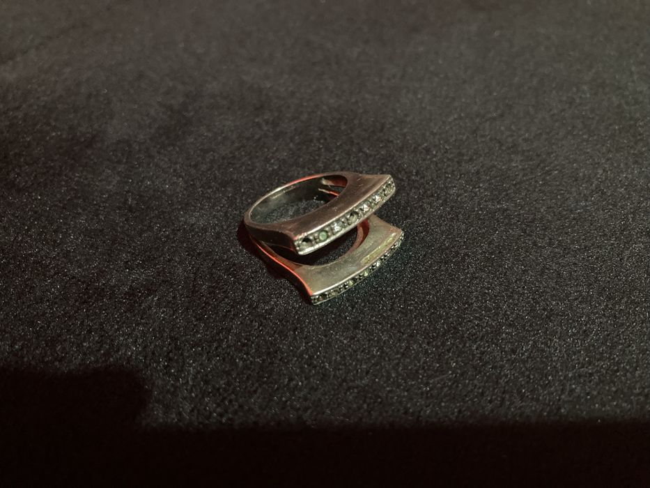 Anel prata pedras em falta