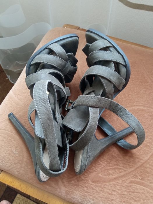 Шкіряні босоніжки Zara 38 розмір