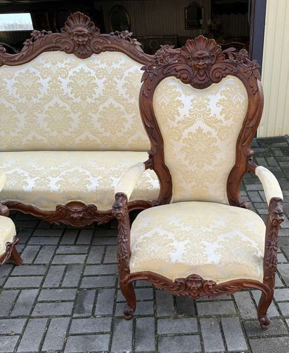 Rzeźbiony włoski komplet wypoczynkowy