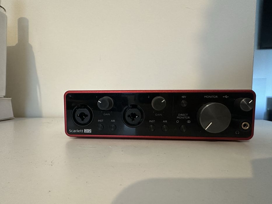 Placa focusrite 2i2