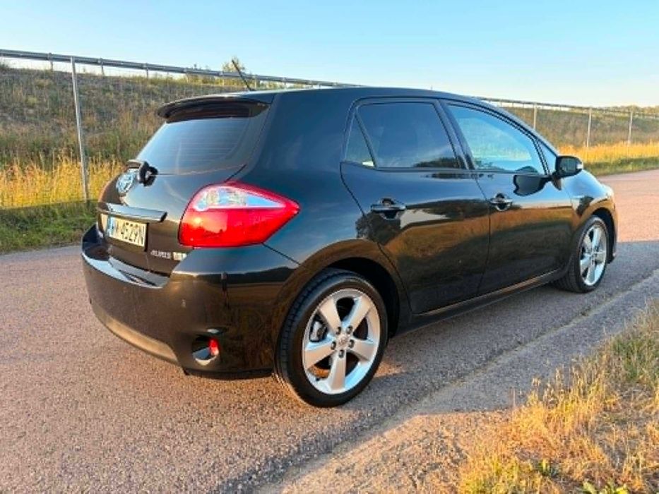 Toyota Auris 1.8 hybryda + LPG
