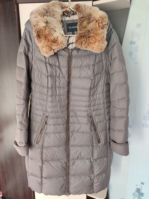 Жіночий пуховик з хутром