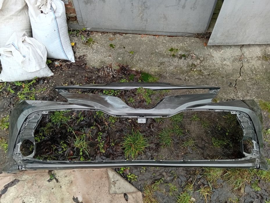 Передній бампер TOYOTA CAMRY VIII XV70