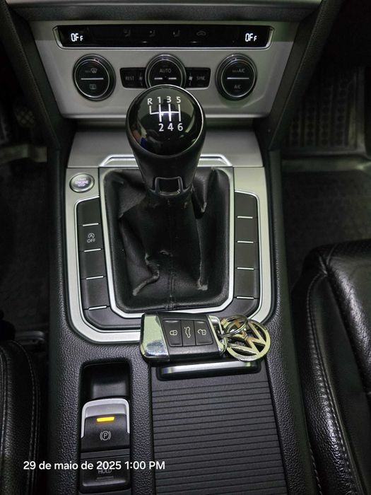Volkswagen Passat Variant 2.0TDI 150CV Impecável óticas em led matrix e mala elétrica kit distribuição substituídos