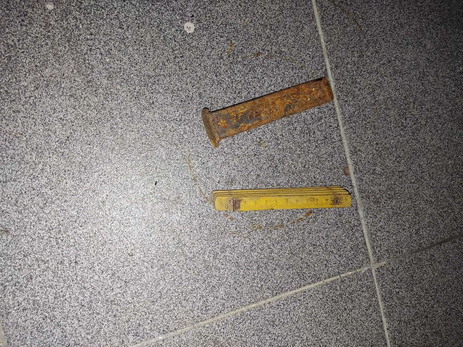 Ponteiros,telhadeiras, formões e metros.