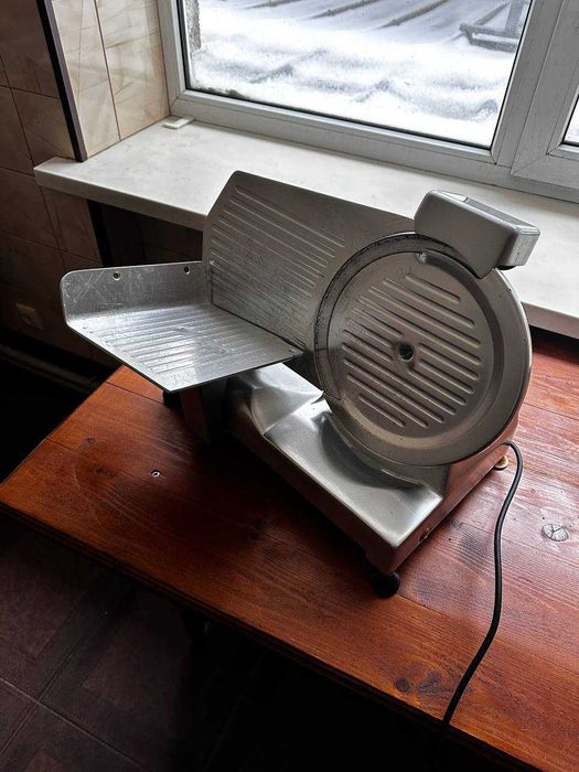 Італійський слайсер DOM 250, ніж 25 см, робочий