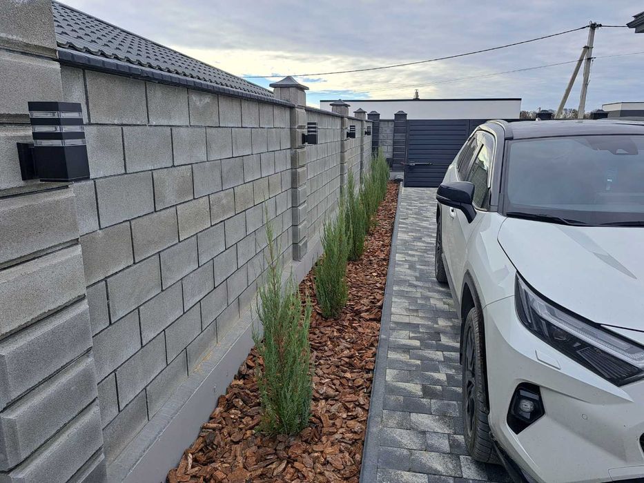 Окремий будинок на Макарова.