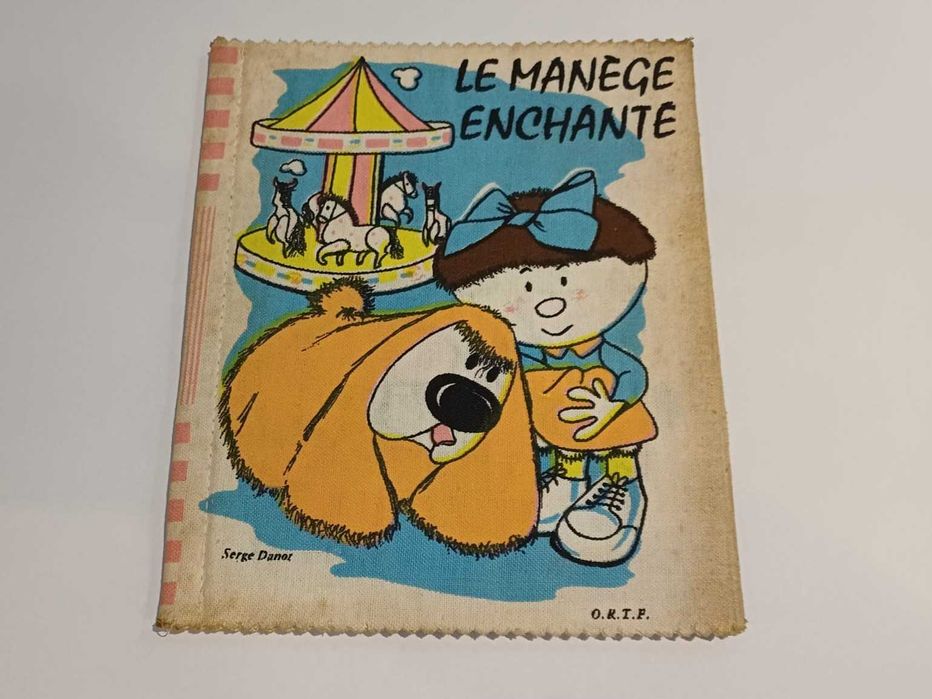Livro infantil de pano "Le manège enchanté" (Pollux/Franjinhas), 1965