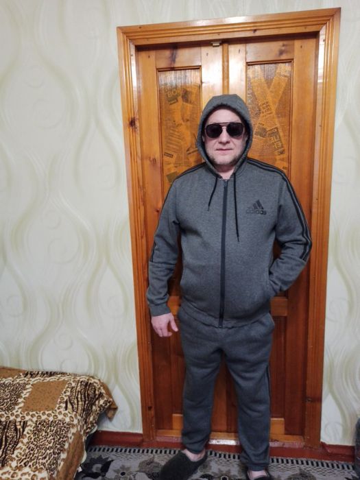 Спортивний костюм adidas оригінал, розмір м.