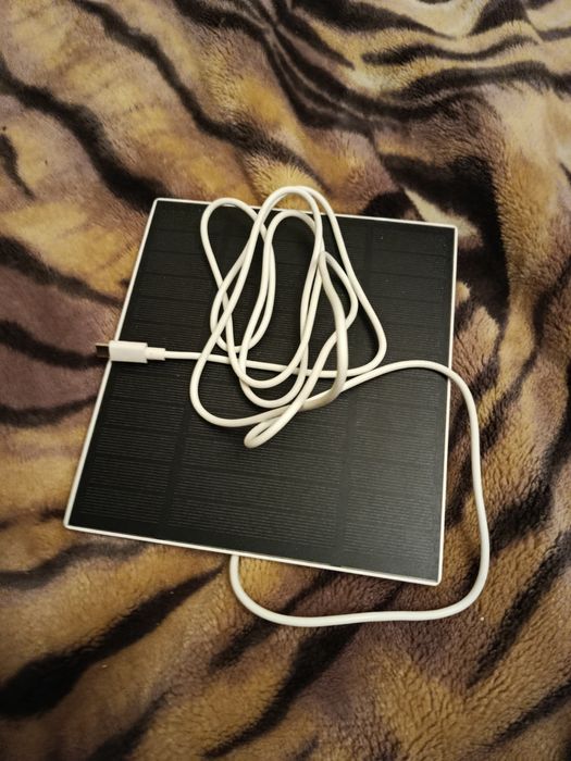 Портативная солнечная батарея подходит для зарядки маленьких устройств