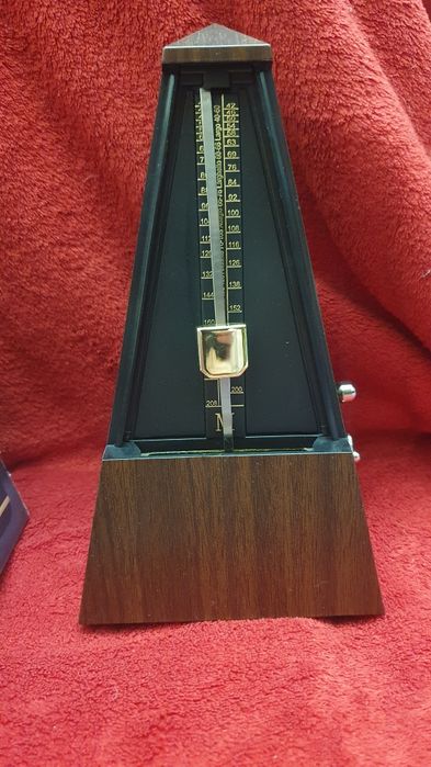 Метроном механический