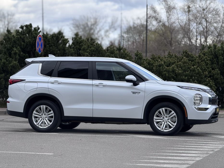 Mitsubishi Outlander EV, 2023 року, 2.4 плагін-гібрид автомат 4wd 34км