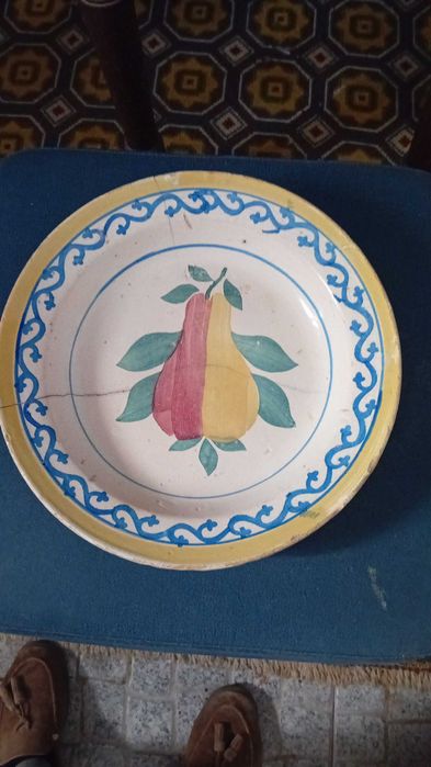 Prato em faiança portuguesa  antigo