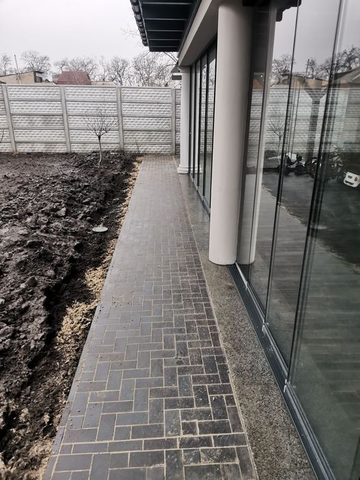 Укладка тротуарной плітки