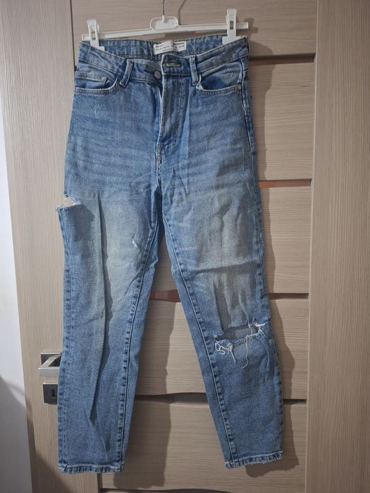 Spodnie jeansowe z rozcięciami