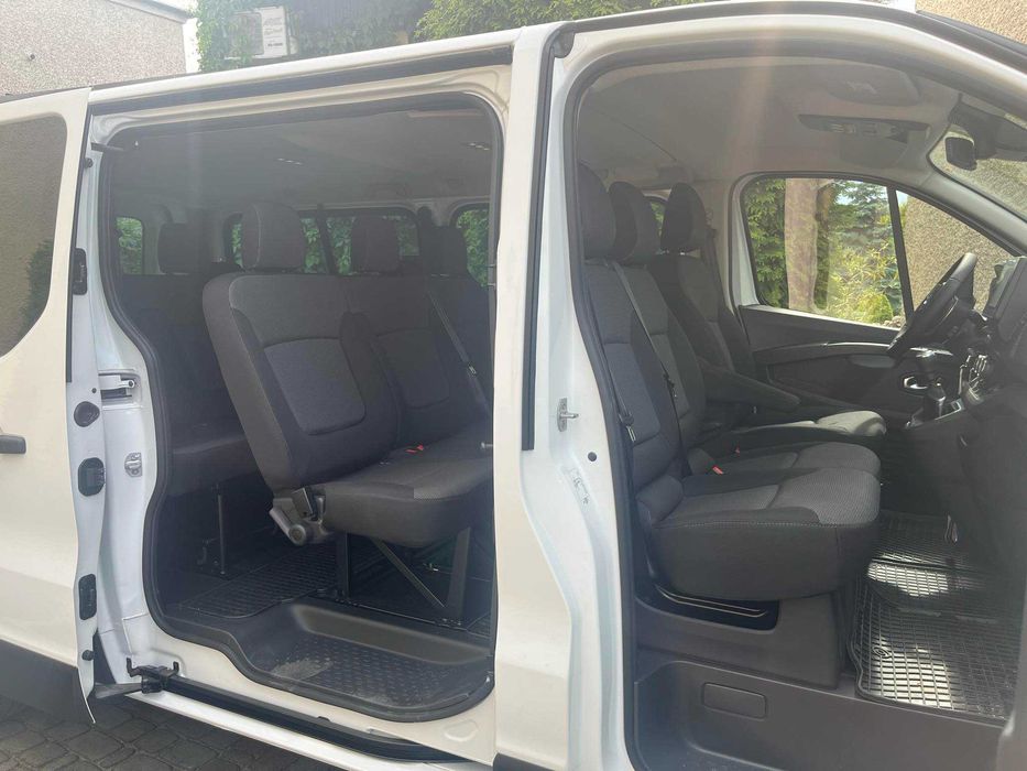 Wynajem Busa 9 osobowy Renault Trafic