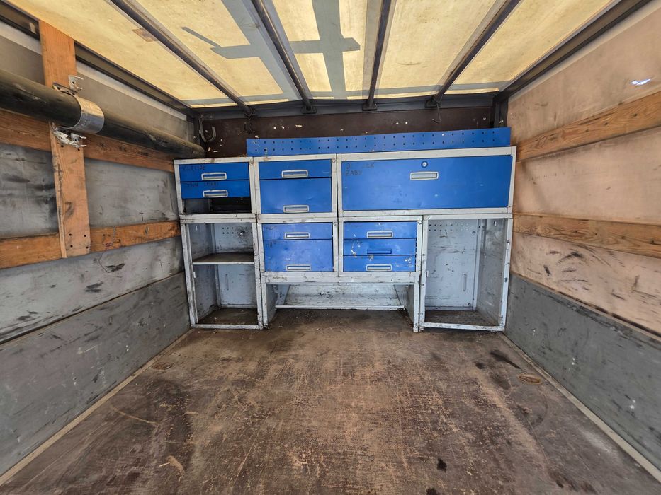 Szafki warsztat samochód zabudowa serwisowa warsztatowa na samochód