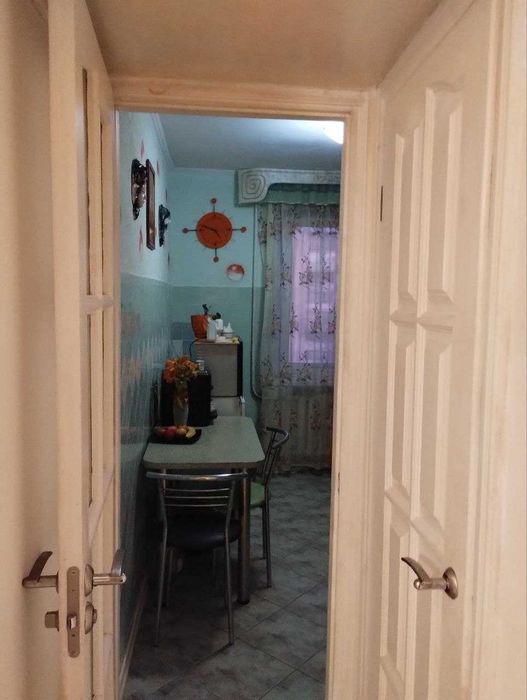 Продам трикімнатну квартиру на Скорини