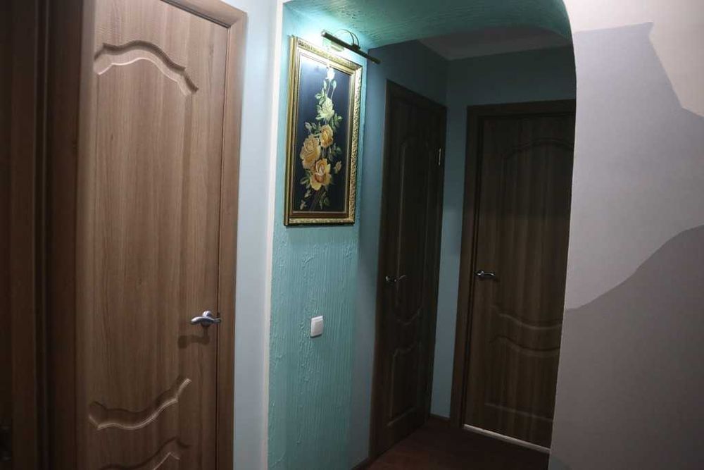 продам трехкомнатную квартиру ул. Мира