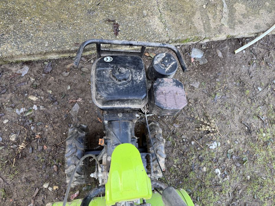 Motocultivadora em bom estado