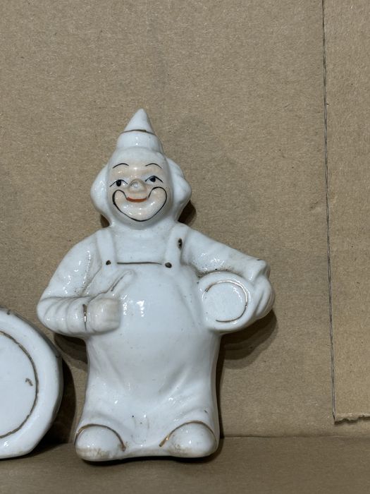 Para klaunów grających antyk