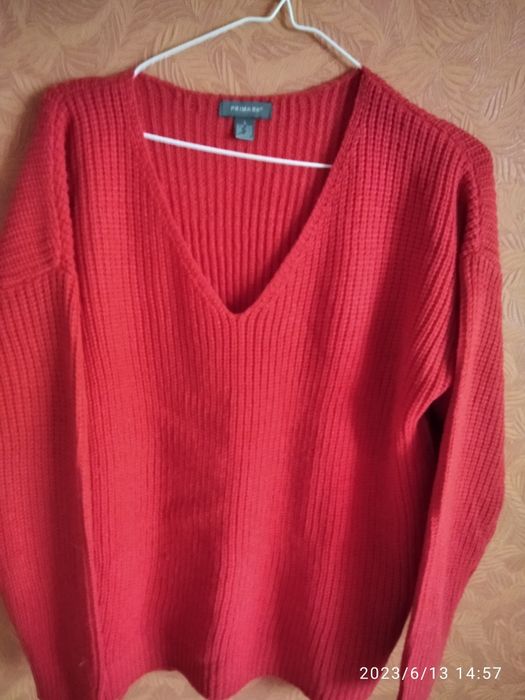Свитер красный  PRIMARK