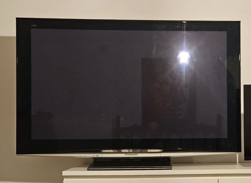 Televisão plasma Panasonic de 50 polegadas 
-modelo TH-5