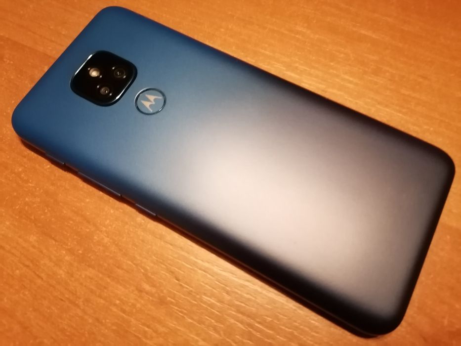 Motorola e7 Plus - Smartfon z Pamięcią 64GB/4GB + Etui GRATIS