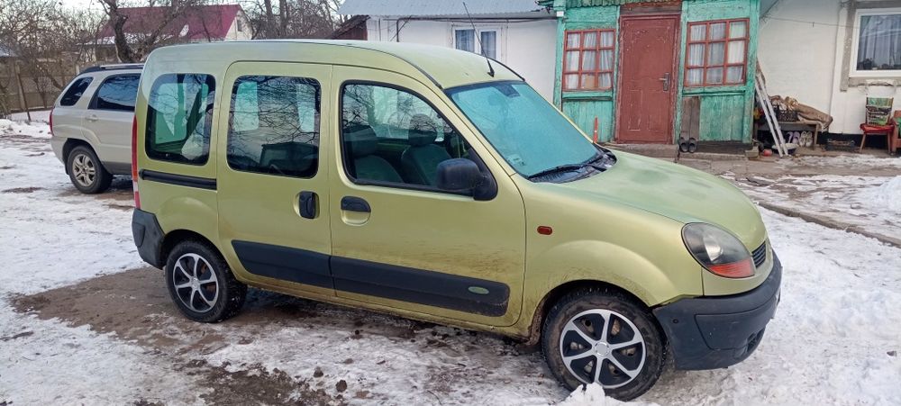 Авто Рено кенгу.