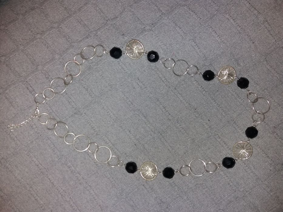 Colar nas cores preto e prata
