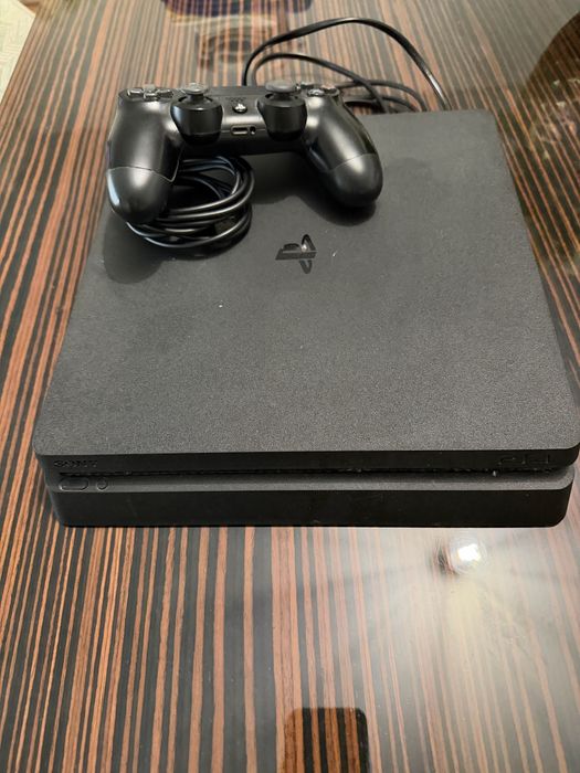 Playstation 4 com comando