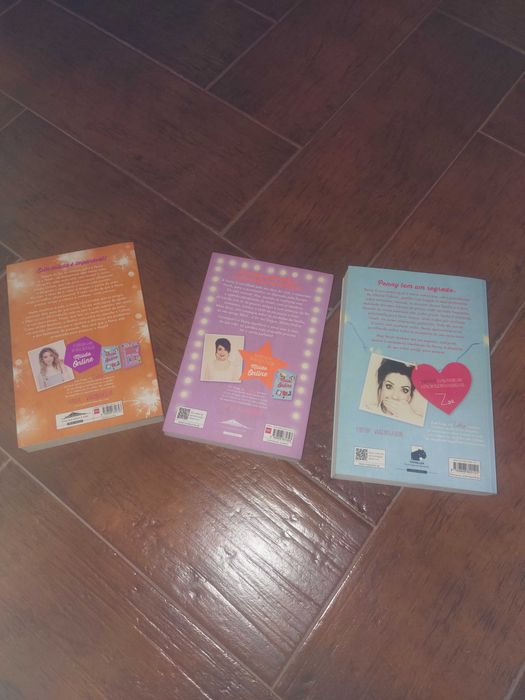 Colecção de 3 livros "Miúda Online"