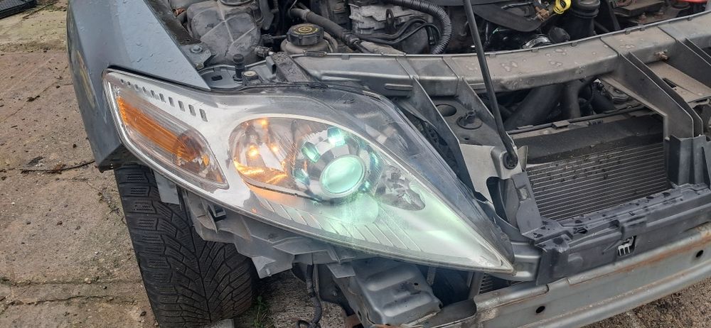 Lampa przód xenon Mondeo mk4 2008r Prawa