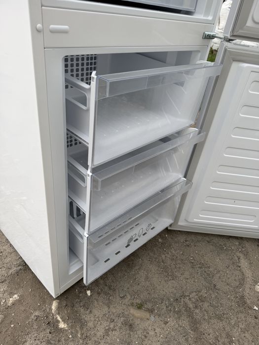 Холодильник новфрост Blomberg KND9753N