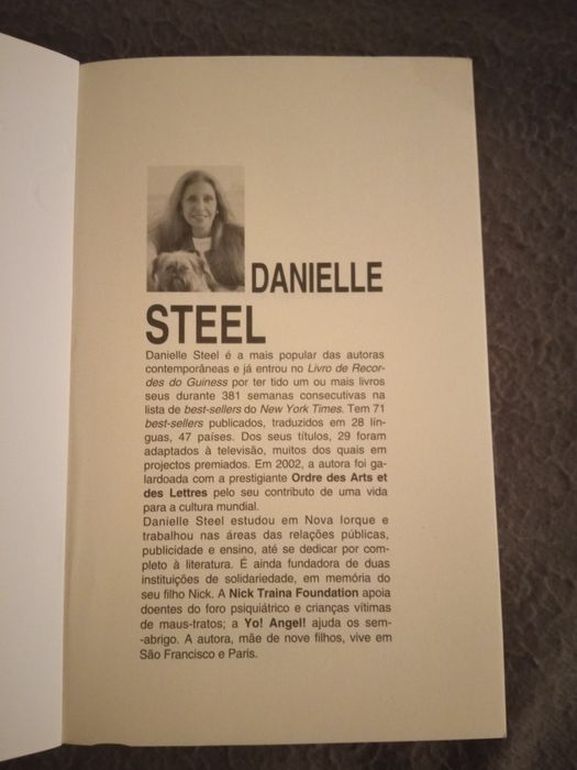 Livro de Danielle Steel" Um Amor Imenso"