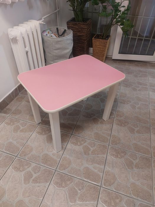 Stolik dziecięcy, drewniany, biało-różowy  50×65