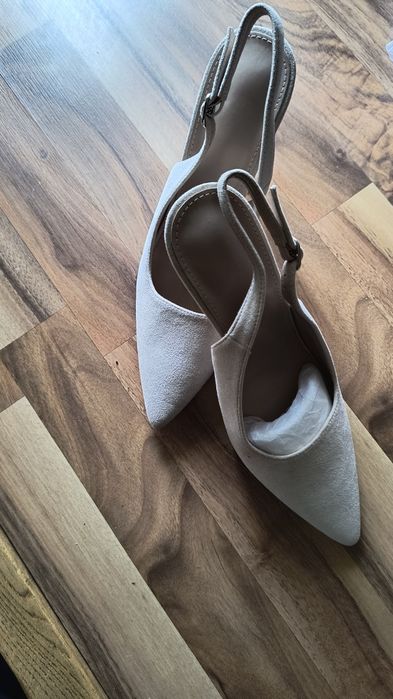 Eleganckie buty beżowe