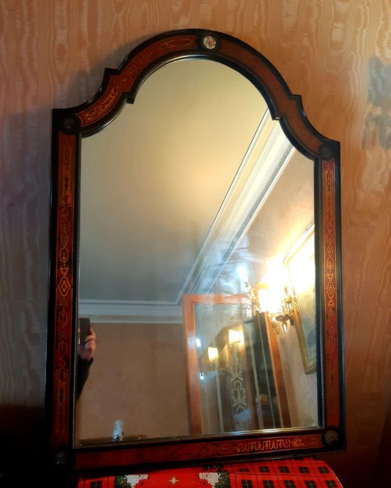 Espelho grande antigo com moldura em madeira laqueada