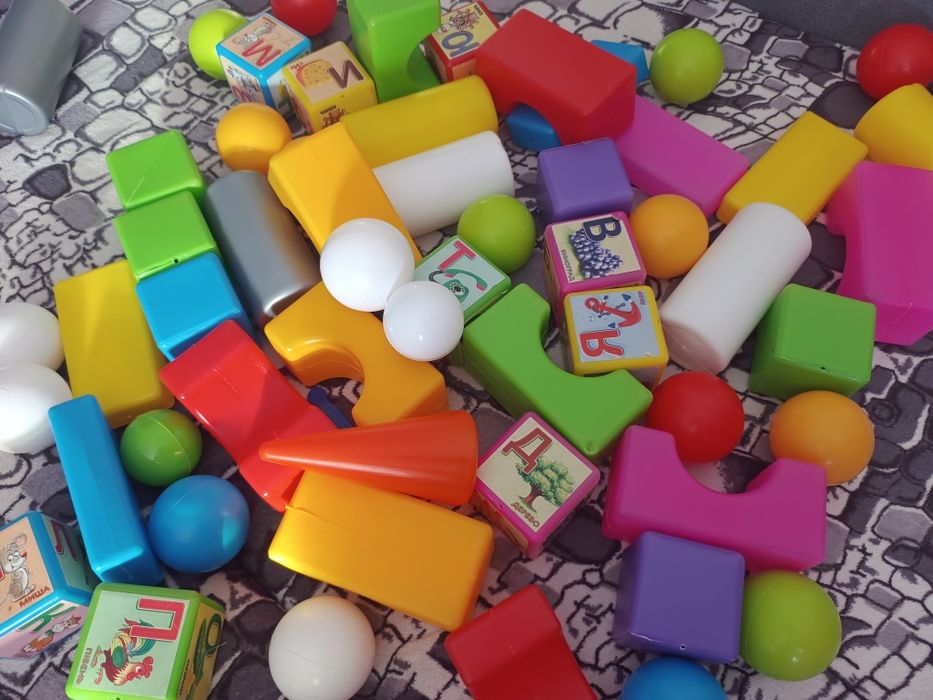 Набір  іграшок для розвитку кубики