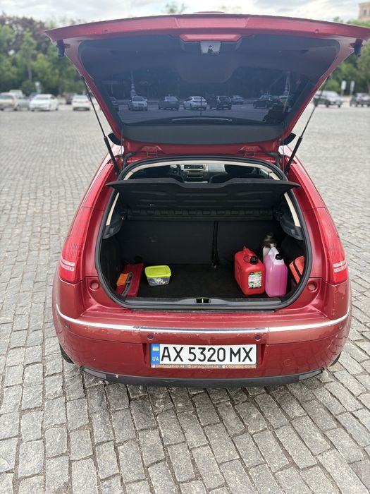 Продам надійний сімейний автомобіль