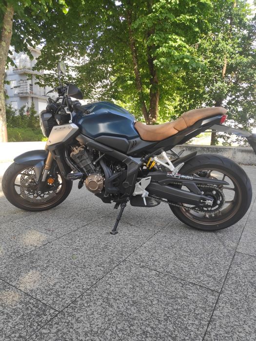 CB 650R ---- 2021