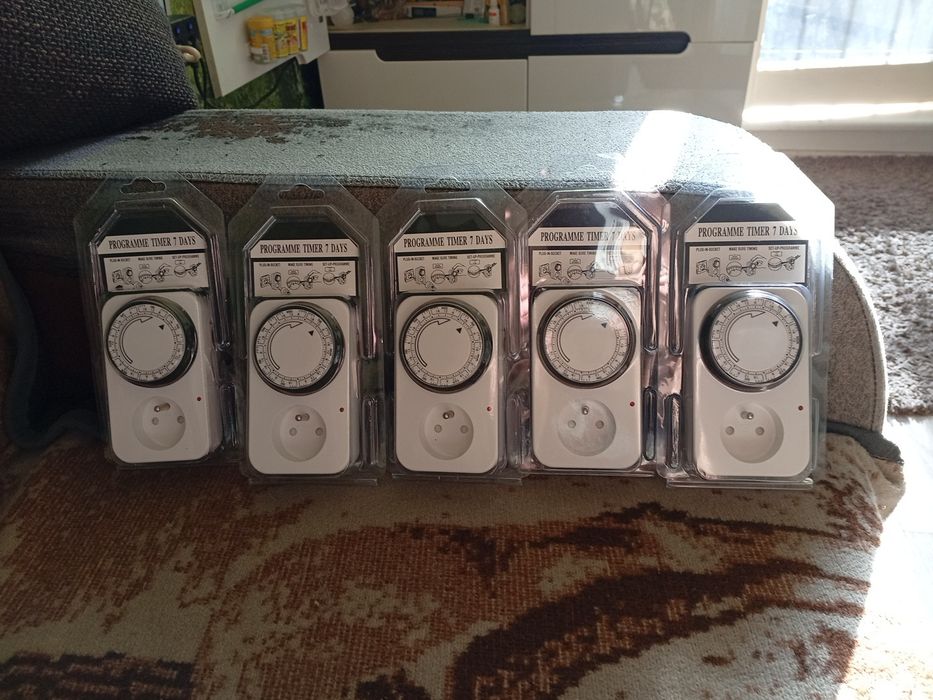 Programator czasowy tygodniowy.