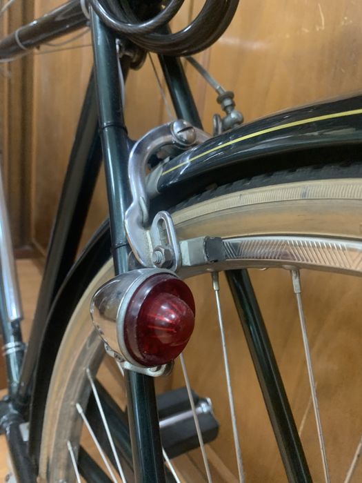 Bicicleta RALEIGH anos 50 restaurada ao pormenor.
