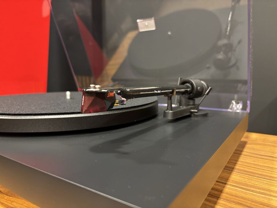 Pro-Ject Debut Carbon EVO 2M Red - gramofon | RATY 0% | Gwarancja