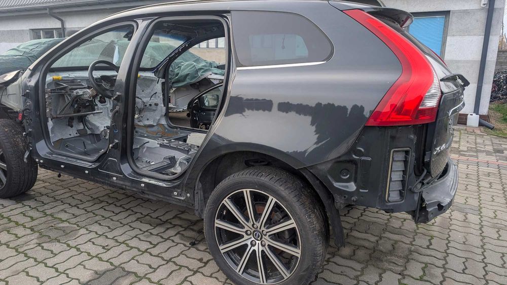 volvo xc60 I lift 2015 błotnik tylny prawy lewy