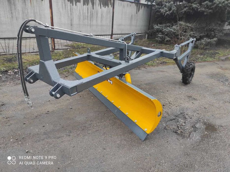 Грейдер тракторний