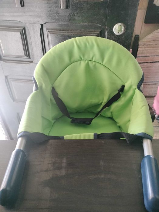 Cadeira de papa de suspender na mesa
