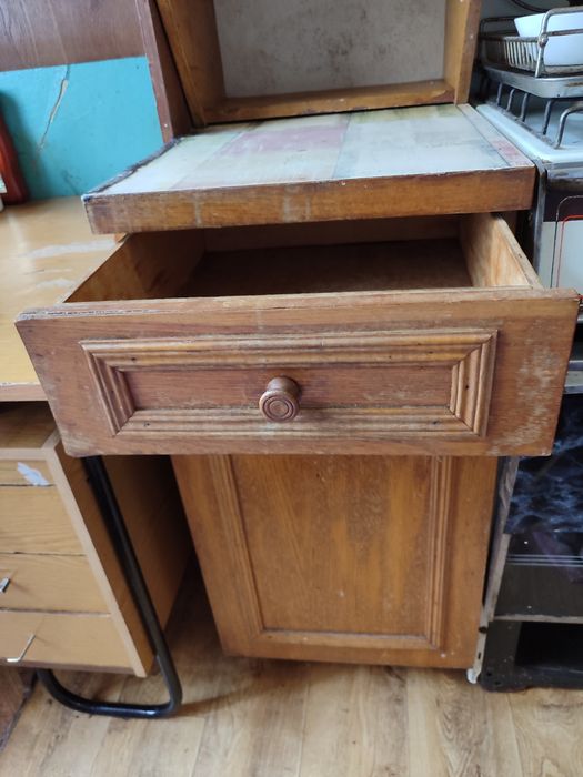 Дерев'яні кухонні меблі для дачі або гаражу