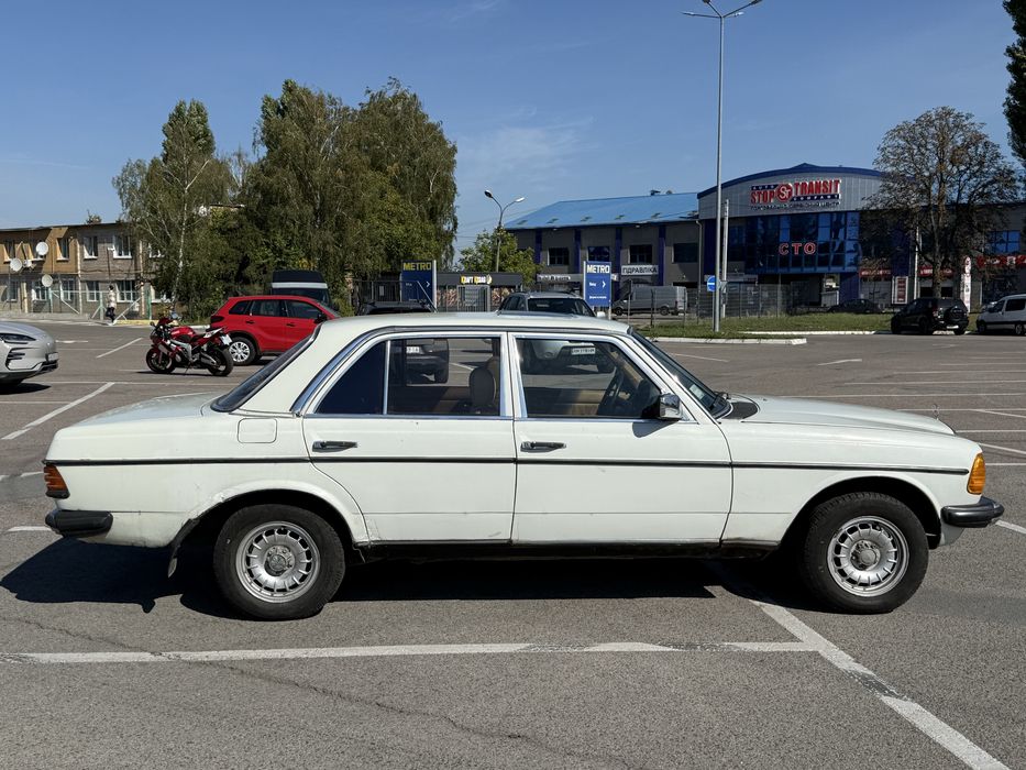 Mercedes-Benz E-Class W123 1984