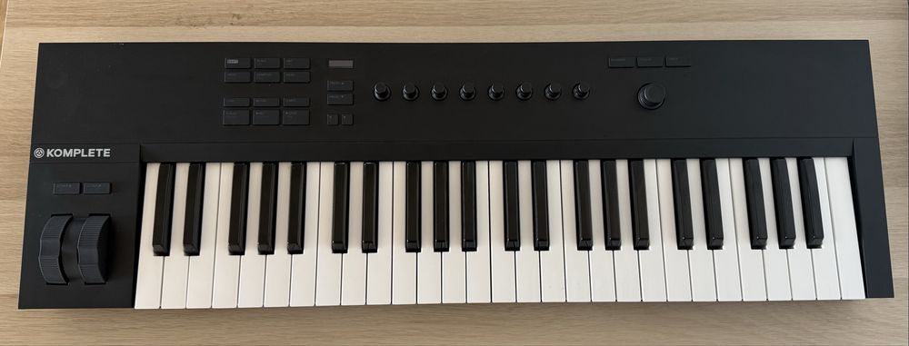 Teclado Komplete Kontrol A49